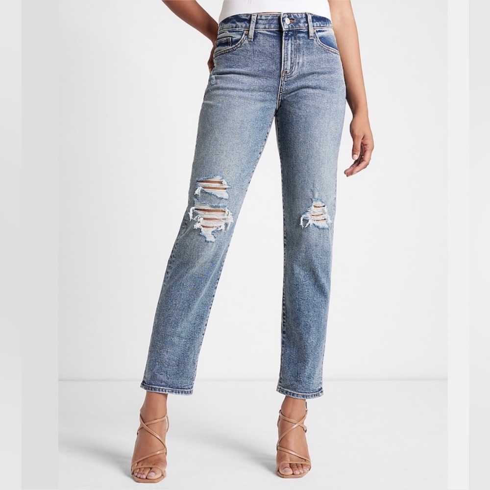 Express Mid Rise Medium Wash Ripped Boyfriend Jeans NWOT